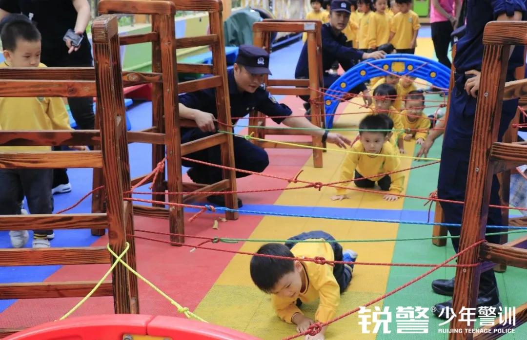 銳警少(shǎo)年(nián)警訓:防患未然 安全呵護——幼師(shī)二幼安全教育活動