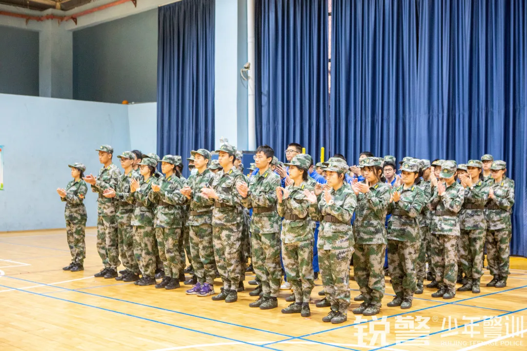 銳警少(shǎo)年(nián)警訓:學習(xí)防身(shēn)技(jì)能(néng) 提高(gāo)安全意識,廣大(dà)附中安全教育活動