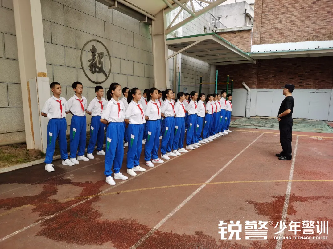 銳警少(shǎo)年(nián)警訓：勇往直前，開(kāi)啓廣州培道(dào)實驗學校(xiào)新篇章(zhāng)