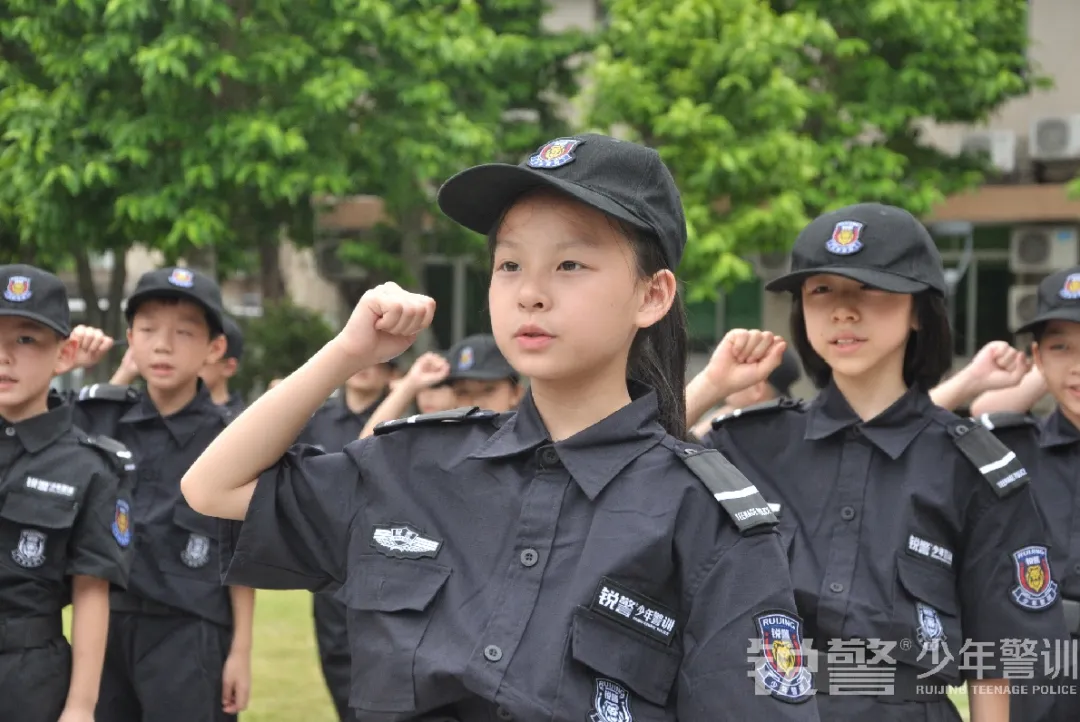 銳警少(shǎo)年(nián)警訓夏令營：揚帆起航，這(zhè)是(shì)一(yī)個(gè)嶄新的(de)開(kāi)始