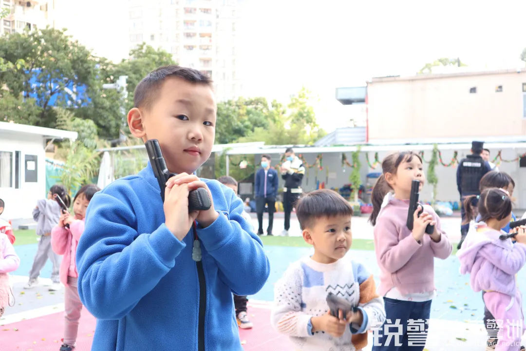 銳警少(shǎo)年(nián)警訓:海(hǎi)珠區(qū)思恩幼兒(ér)園小(xiǎo)特警體(tǐ)驗活動