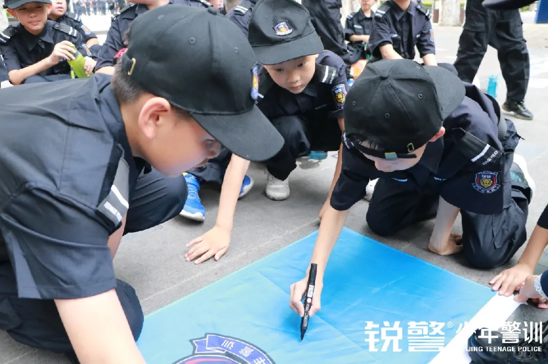 銳警少(shǎo)年(nián)警訓夏令營：揚帆起航，這(zhè)是(shì)一(yī)個(gè)嶄新的(de)開(kāi)始