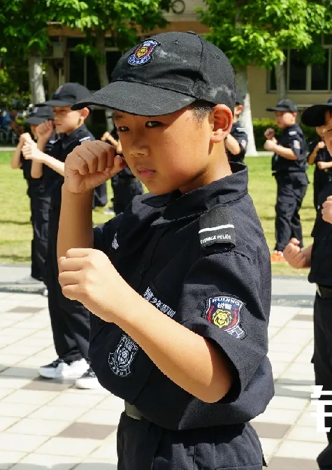 銳警少(shǎo)年(nián)警訓夏令營:我們在奔跑,創造屬于自(zì)己的(de)警察夢