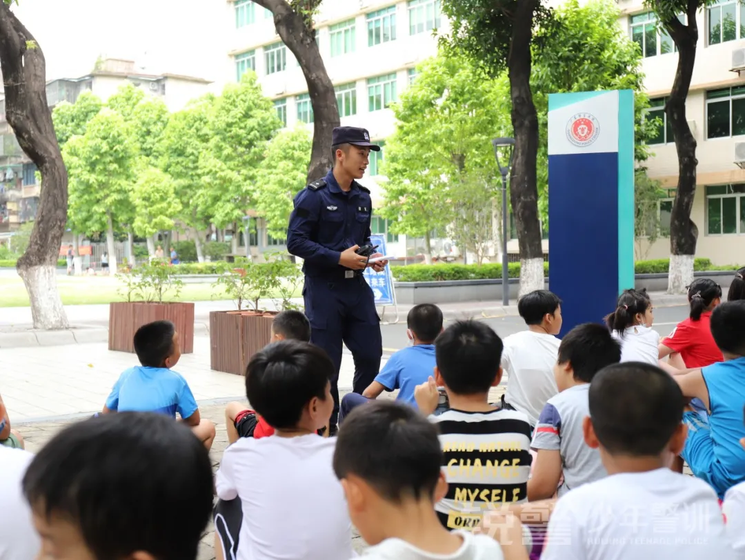 銳警少(shǎo)年(nián)警訓夏令營：揚帆起航，這(zhè)是(shì)一(yī)個(gè)嶄新的(de)開(kāi)始