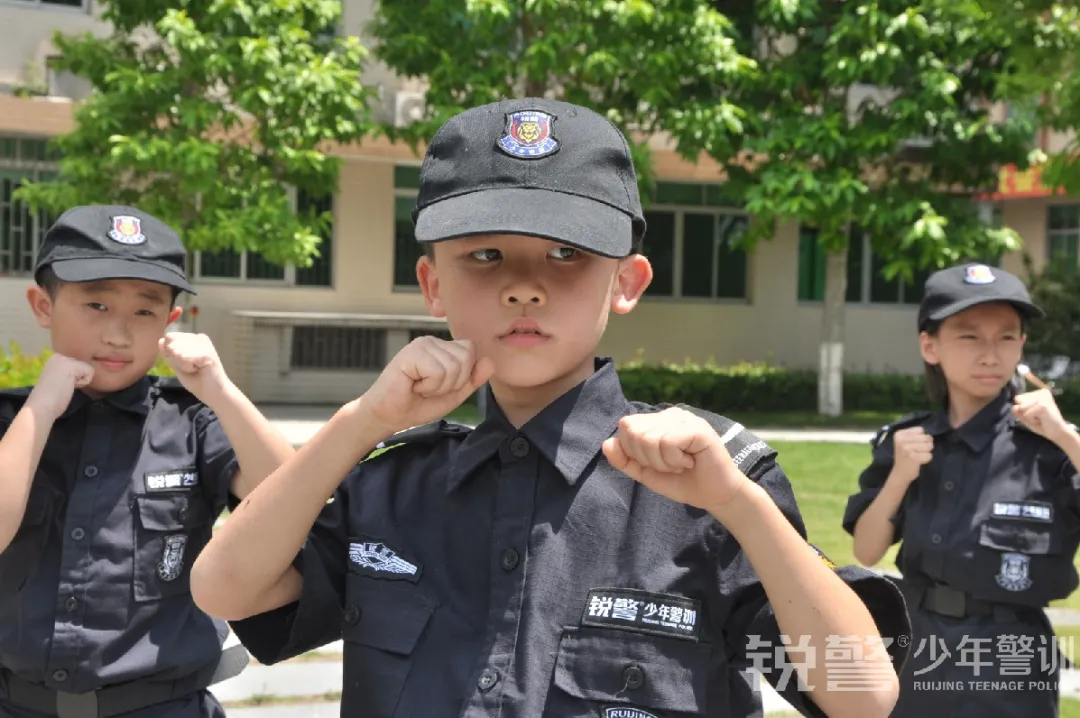 銳警少(shǎo)年(nián)警訓夏令營:我們在奔跑,創造屬于自(zì)己的(de)警察夢