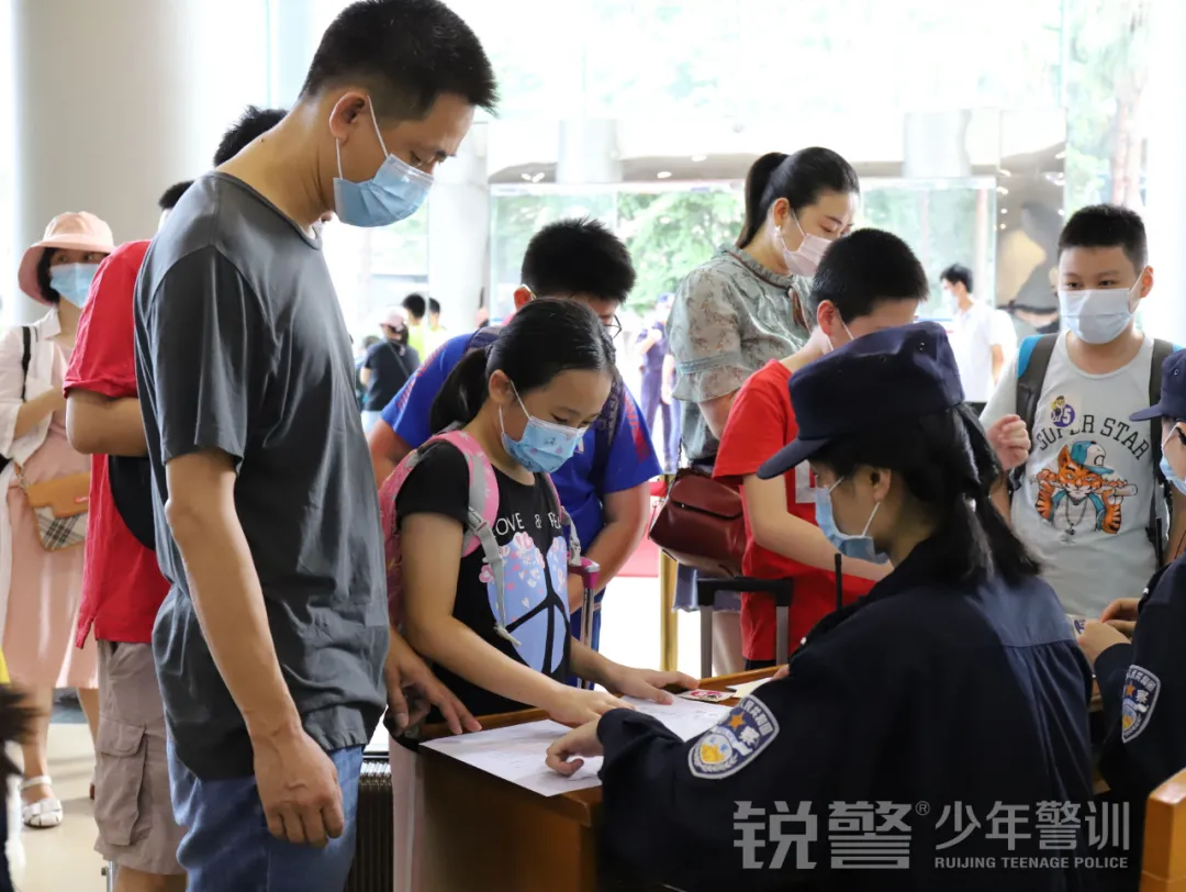 銳警少(shǎo)年(nián)警訓夏令營：揚帆起航，這(zhè)是(shì)一(yī)個(gè)嶄新的(de)開(kāi)始