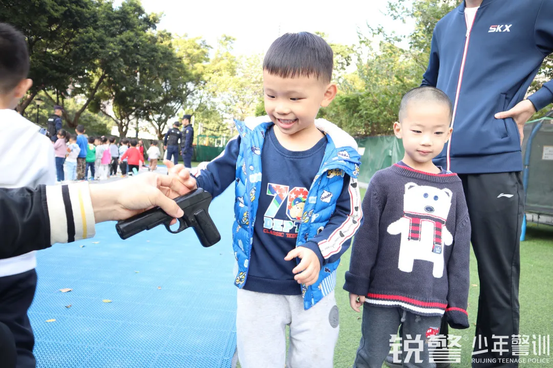 銳警少(shǎo)年(nián)警訓:海(hǎi)珠區(qū)思恩幼兒(ér)園小(xiǎo)特警體(tǐ)驗活動