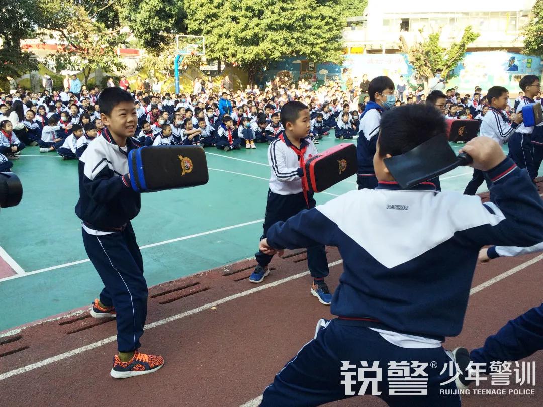 銳警少(shǎo)年(nián)警訓：海(hǎi)珠區(qū)昌崗中路(lù)小(xiǎo)學防恐防暴安全教育活動
