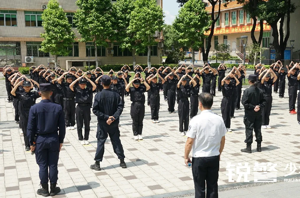 銳警少(shǎo)年(nián)警訓夏令營:我們在奔跑,創造屬于自(zì)己的(de)警察夢
