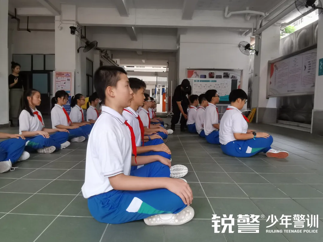 銳警少(shǎo)年(nián)警訓：勇往直前，開(kāi)啓廣州培道(dào)實驗學校(xiào)新篇章(zhāng)