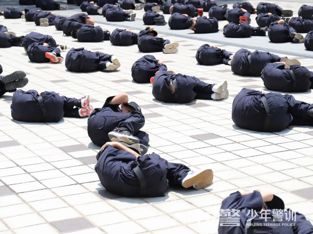 銳警少(shǎo)年(nián)警訓夏令營:我們在奔跑,創造屬于自(zì)己的(de)警察夢