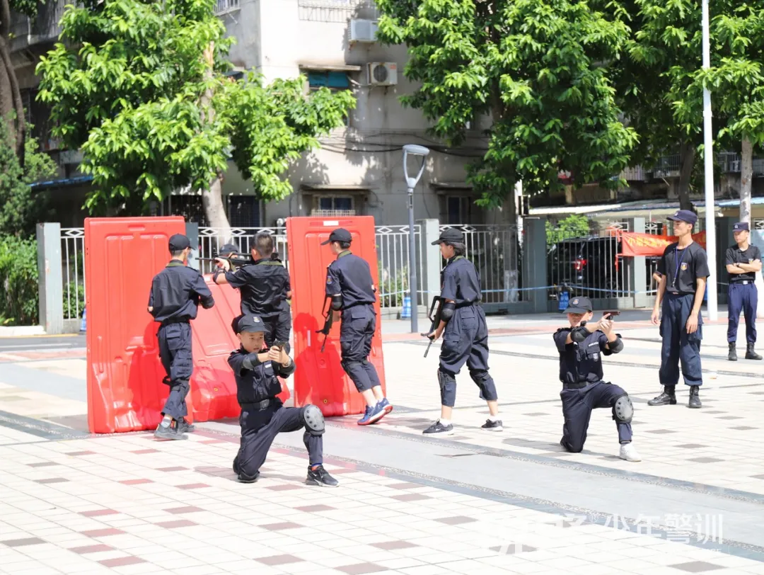 銳警少(shǎo)年(nián)警訓夏令營:我們在奔跑,創造屬于自(zì)己的(de)警察夢