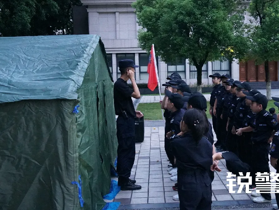 銳警少(shǎo)年(nián)警訓夏令營:雛鷹新飛(fēi),溫室小(xiǎo)花(huā)蛻變之旅,成長(cháng)的(de)力量