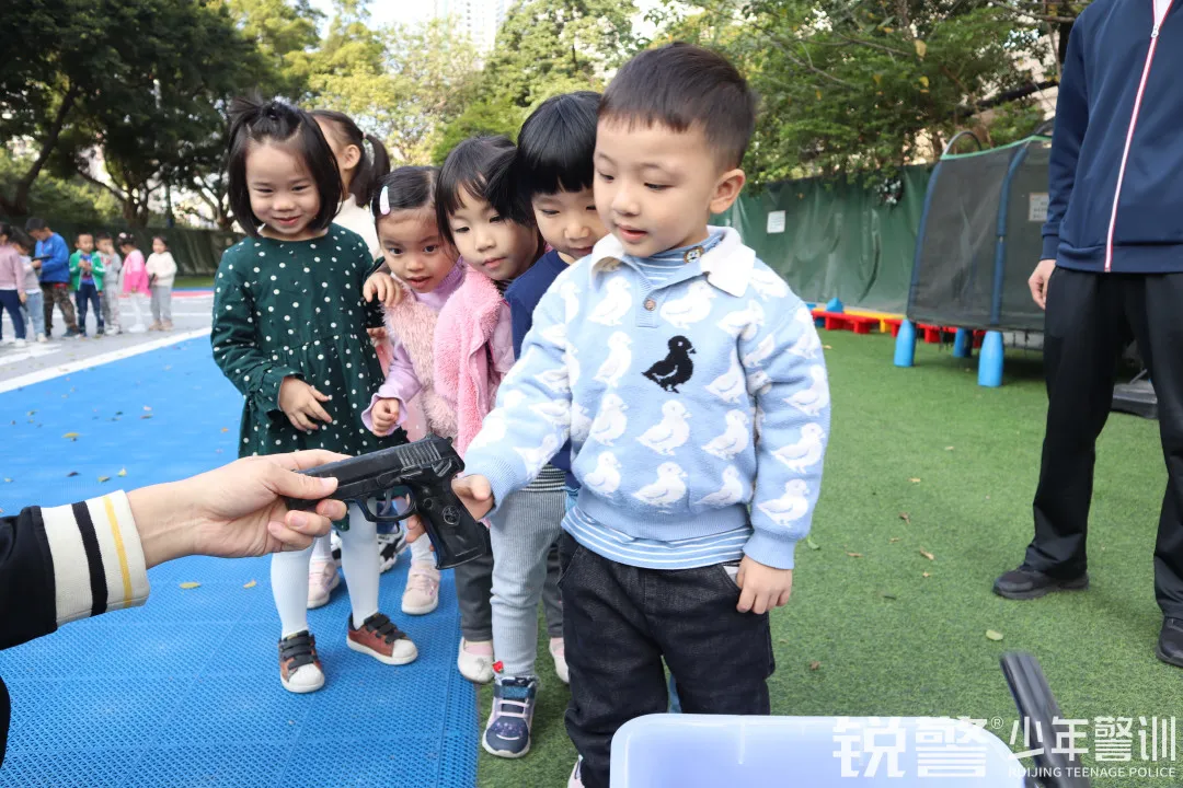 銳警少(shǎo)年(nián)警訓:海(hǎi)珠區(qū)思恩幼兒(ér)園小(xiǎo)特警體(tǐ)驗活動