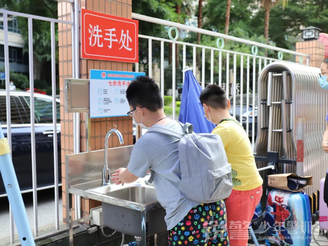 銳警少(shǎo)年(nián)警訓夏令營：揚帆起航，這(zhè)是(shì)一(yī)個(gè)嶄新的(de)開(kāi)始