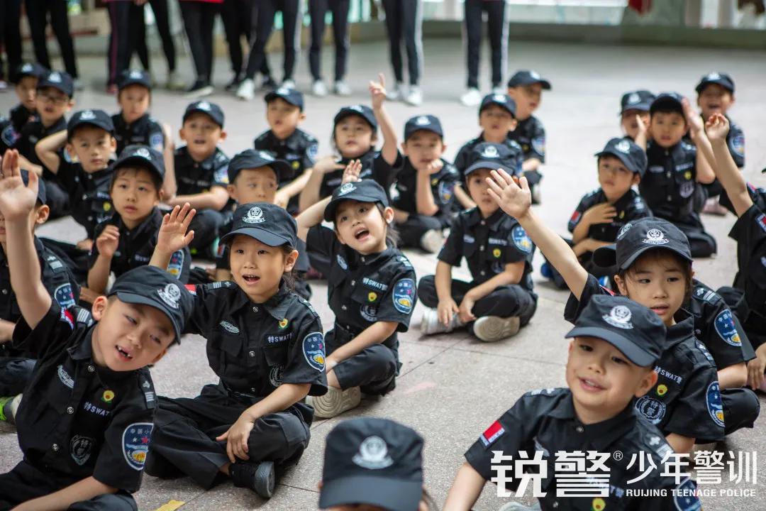 廣州市(shì)公安局機(jī)關幼兒(ér)園“小(xiǎo)特警”警訓素質拓展活動