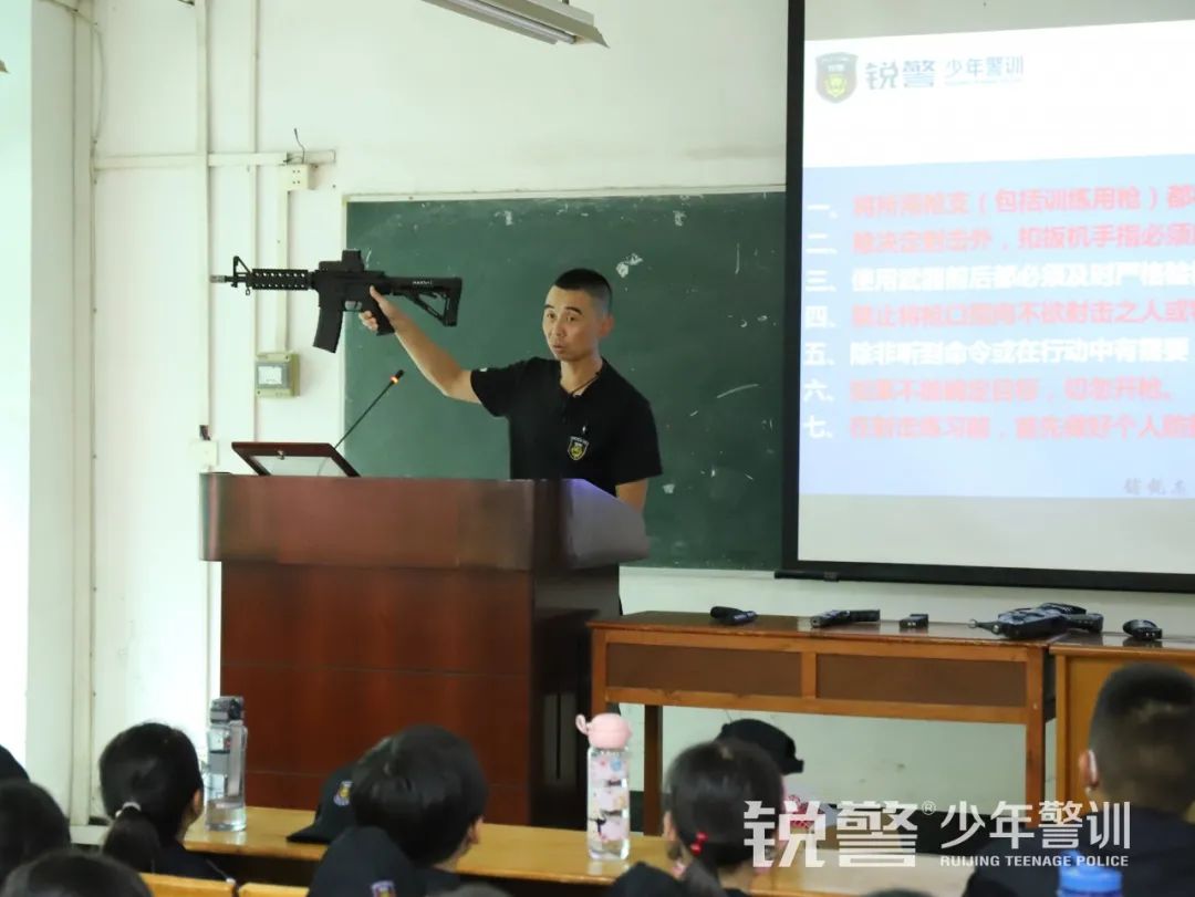 銳警少(shǎo)年(nián)警訓夏令營:雛鷹新飛(fēi),溫室小(xiǎo)花(huā)蛻變之旅,成長(cháng)的(de)力量