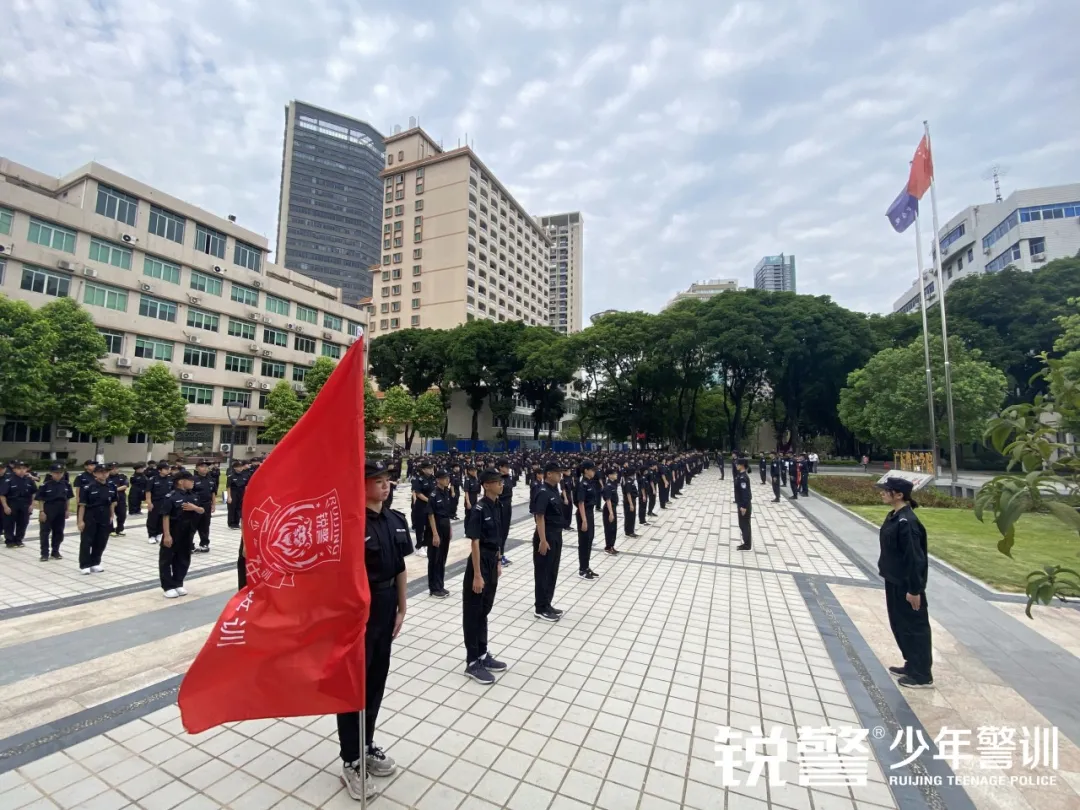 銳警少(shǎo)年(nián)警訓夏令營：揚帆起航，這(zhè)是(shì)一(yī)個(gè)嶄新的(de)開(kāi)始