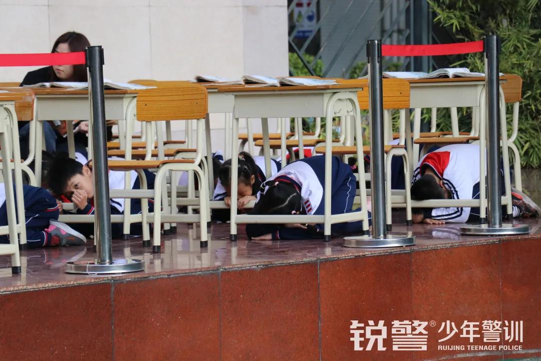 銳警少(shǎo)年(nián)警訓：海(hǎi)珠區(qū)昌崗中路(lù)小(xiǎo)學防恐防暴安全教育活動