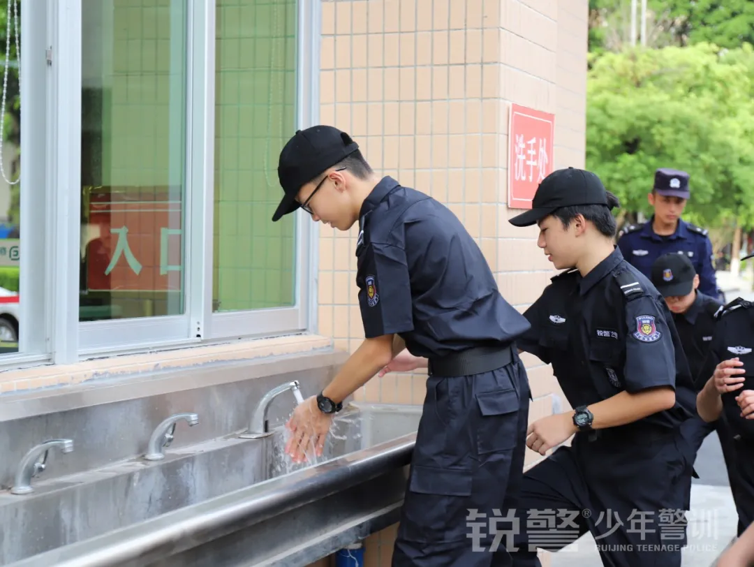 銳警少(shǎo)年(nián)警訓夏令營：揚帆起航，這(zhè)是(shì)一(yī)個(gè)嶄新的(de)開(kāi)始