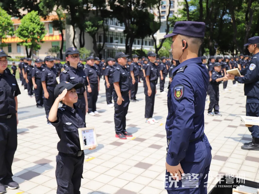 銳警少(shǎo)年(nián)警訓夏令營:我們在奔跑,創造屬于自(zì)己的(de)警察夢