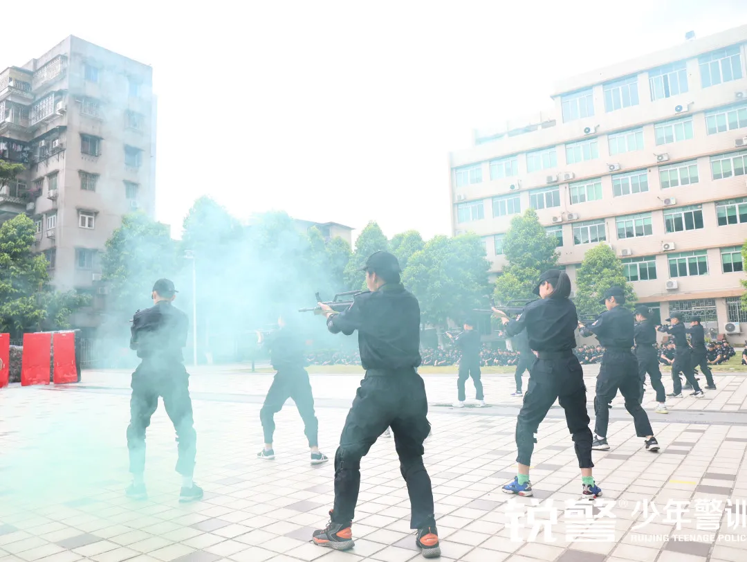 銳警少(shǎo)年(nián)警訓夏令營：成長(cháng)，就(jiù)是(shì)不(bù)斷突破自(zì)己