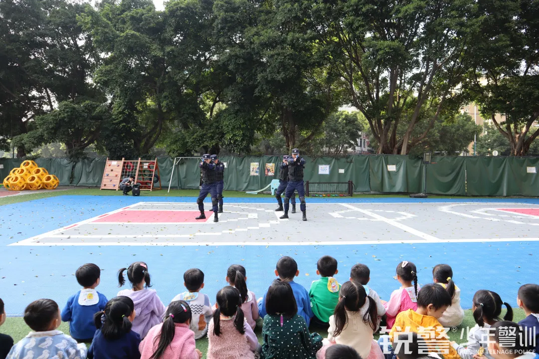 銳警少(shǎo)年(nián)警訓:海(hǎi)珠區(qū)思恩幼兒(ér)園小(xiǎo)特警體(tǐ)驗活動