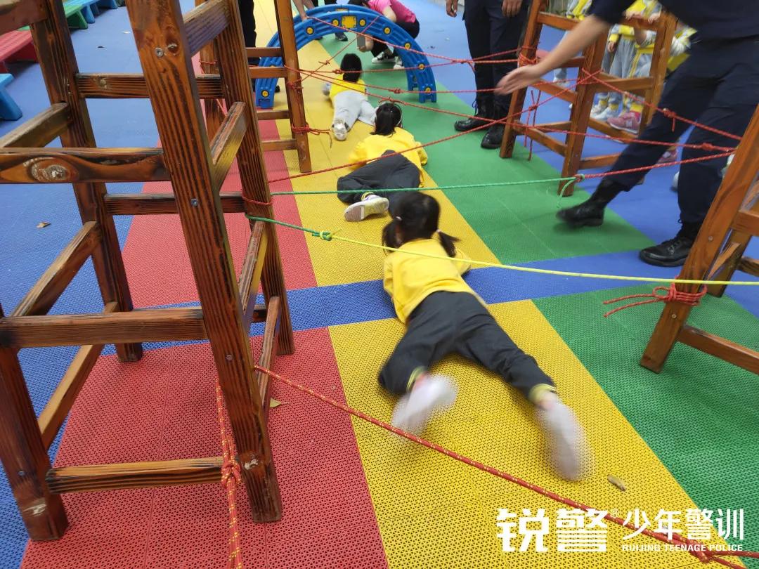 銳警少(shǎo)年(nián)警訓:防患未然 安全呵護——幼師(shī)二幼安全教育活動