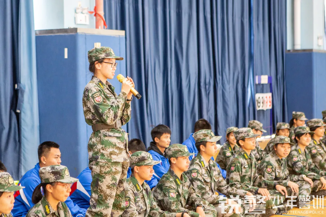 銳警少(shǎo)年(nián)警訓:學習(xí)防身(shēn)技(jì)能(néng) 提高(gāo)安全意識,廣大(dà)附中安全教育活動